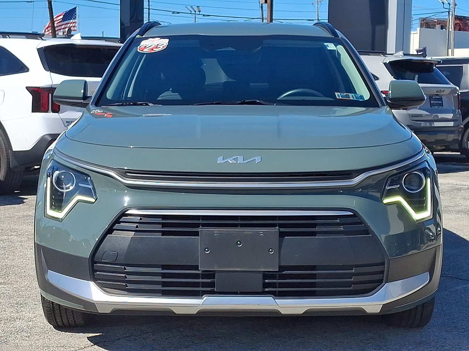 Certified 2023 Kia Niro EX FWD image 2