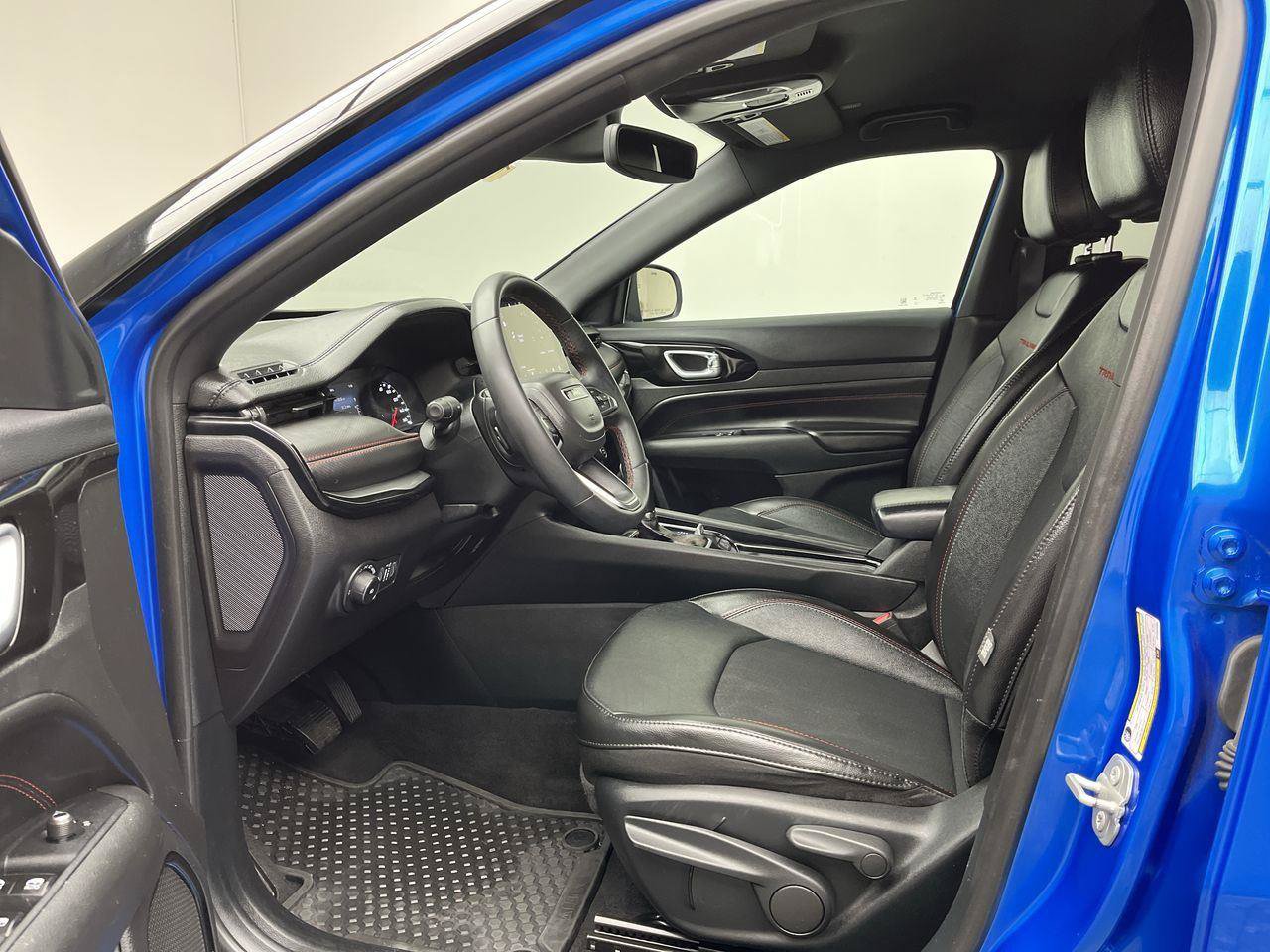 Used 2023 Jeep Compass Trailhawk AWD/4WD image 3