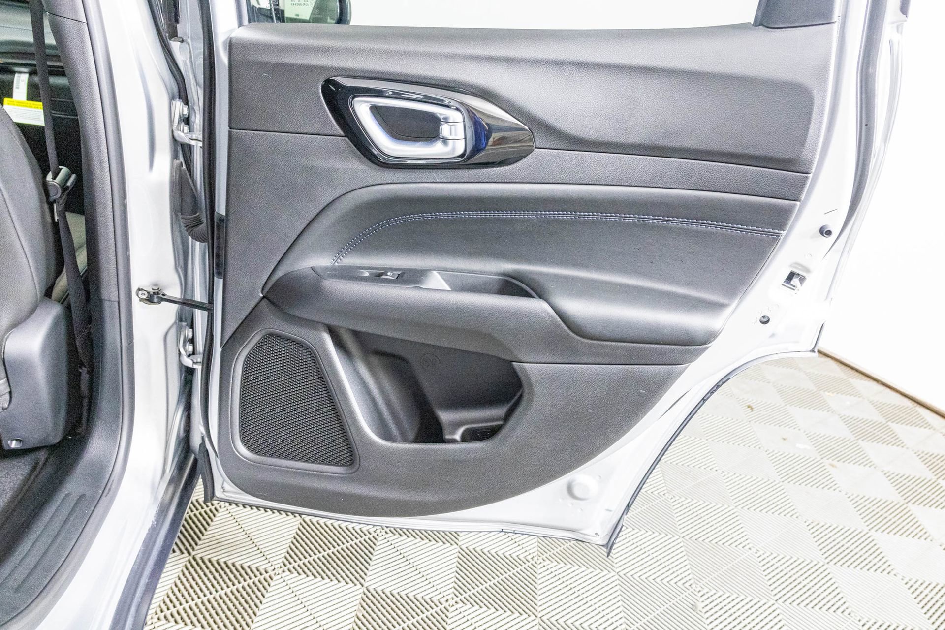 Used 2025 Jeep Compass Latitude w/ Altitude Special Edition image 36