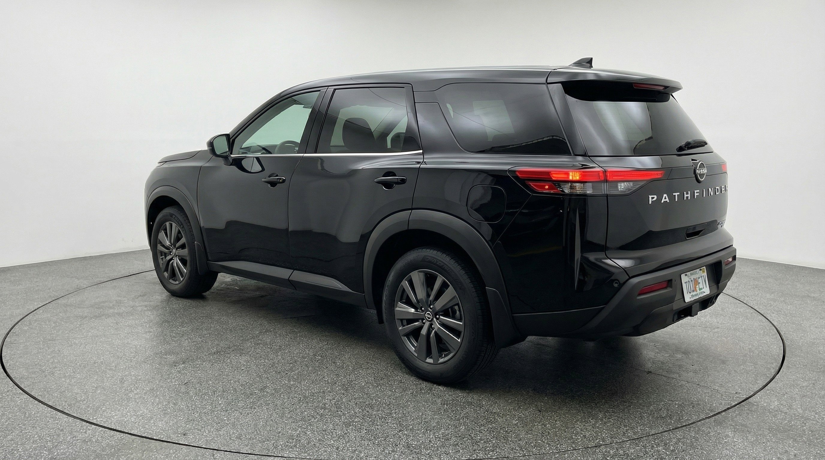 Used 2025 Nissan Pathfinder SV image 6