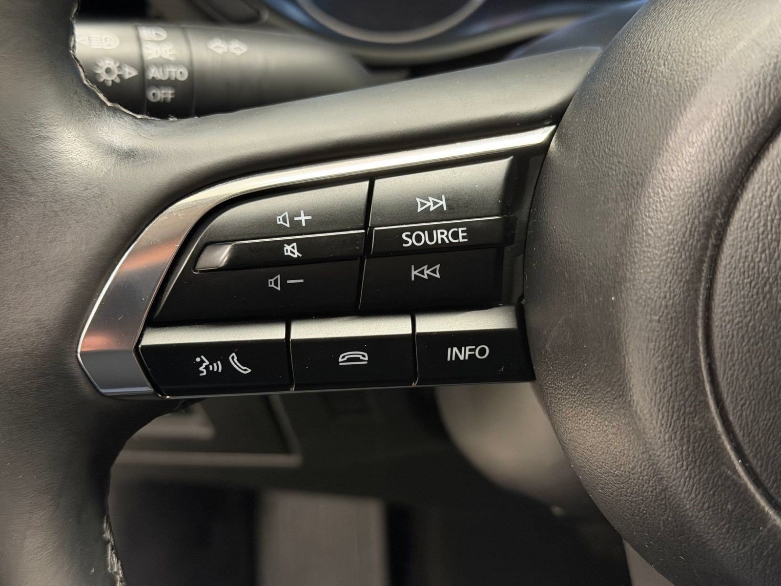 Used 2025 MAZDA MAZDA3 s FWD image 13