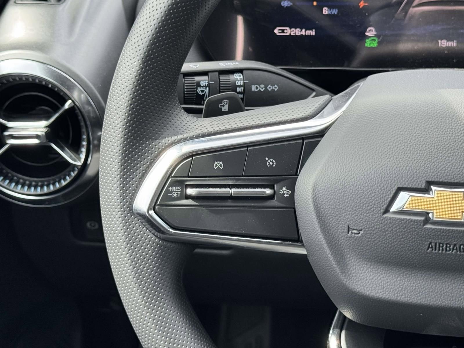 New 2026 Chevrolet Equinox EV LT image 18
