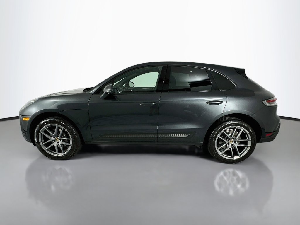 Certified 2024 Porsche Macan AWD/4WD image 2