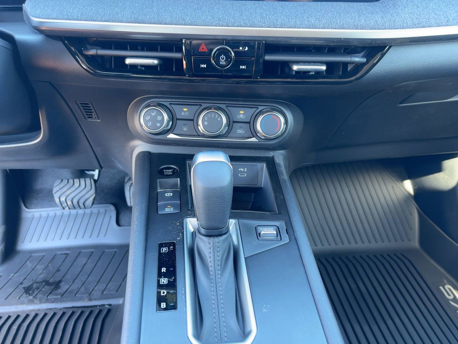 New 2026 Nissan Kicks S FWD image 17