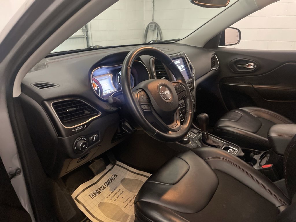 Used 2020 Jeep Cherokee Trailhawk w/ Cold Weather Group AWD/4WD image 4