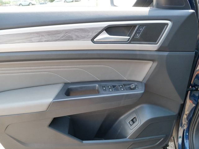 Certified 2023 Volkswagen Atlas Cross Sport SE w/ Panoramic Sunroof Package AWD/4WD image 16