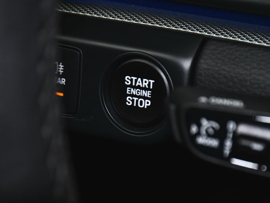 Used 2025 Porsche Panamera 4 image 31