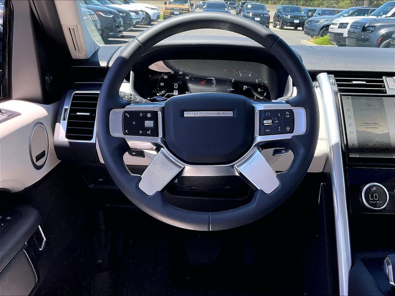Used 2025 Land Rover Discovery S AWD/4WD image 8