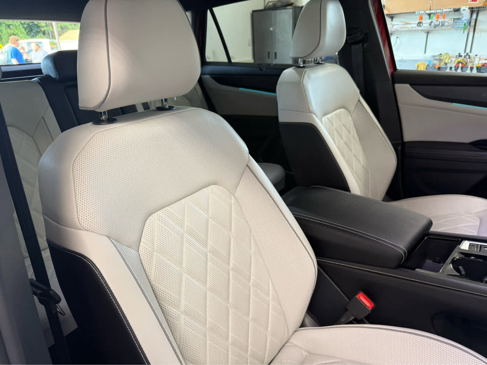 Used 2024 Volkswagen Atlas Cross Sport SEL Premium R-Line image 31