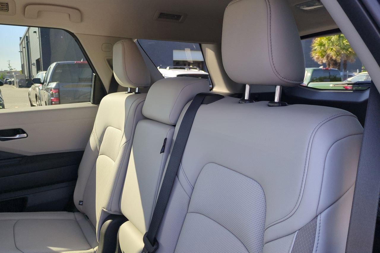 New 2026 Nissan Pathfinder SL FWD image 28