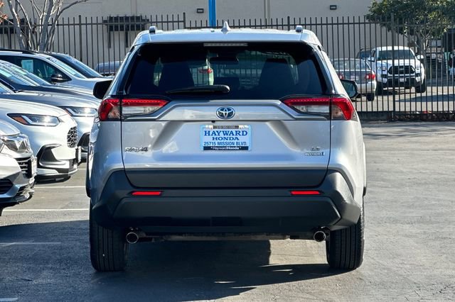 Used 2022 Toyota RAV4 LE image 4