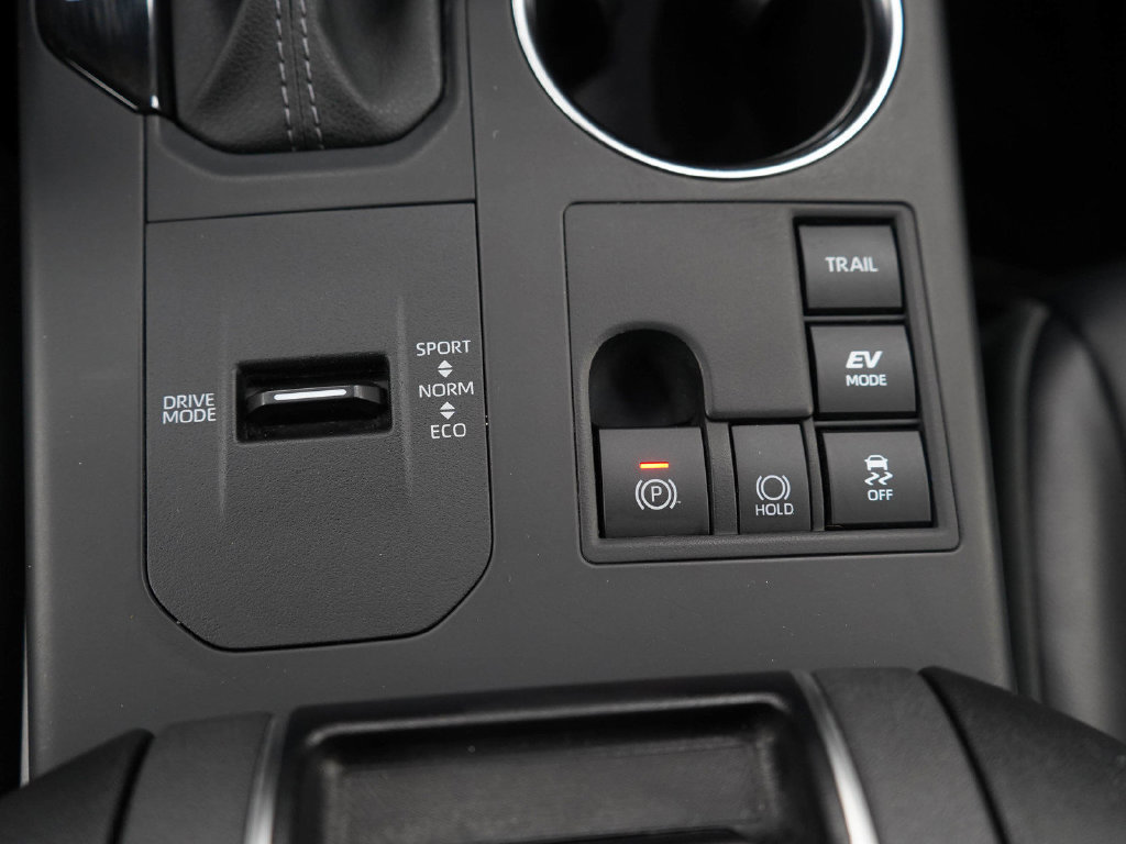 Used 2025 Toyota Highlander XLE AWD/4WD image 25