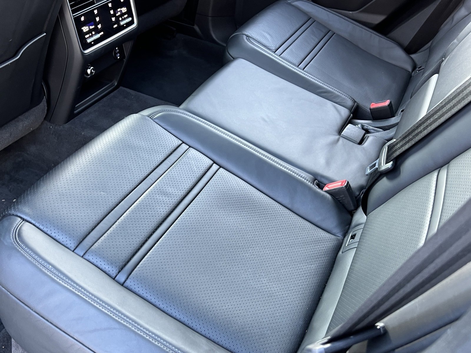 Certified 2021 Porsche Cayenne Coupe image 17