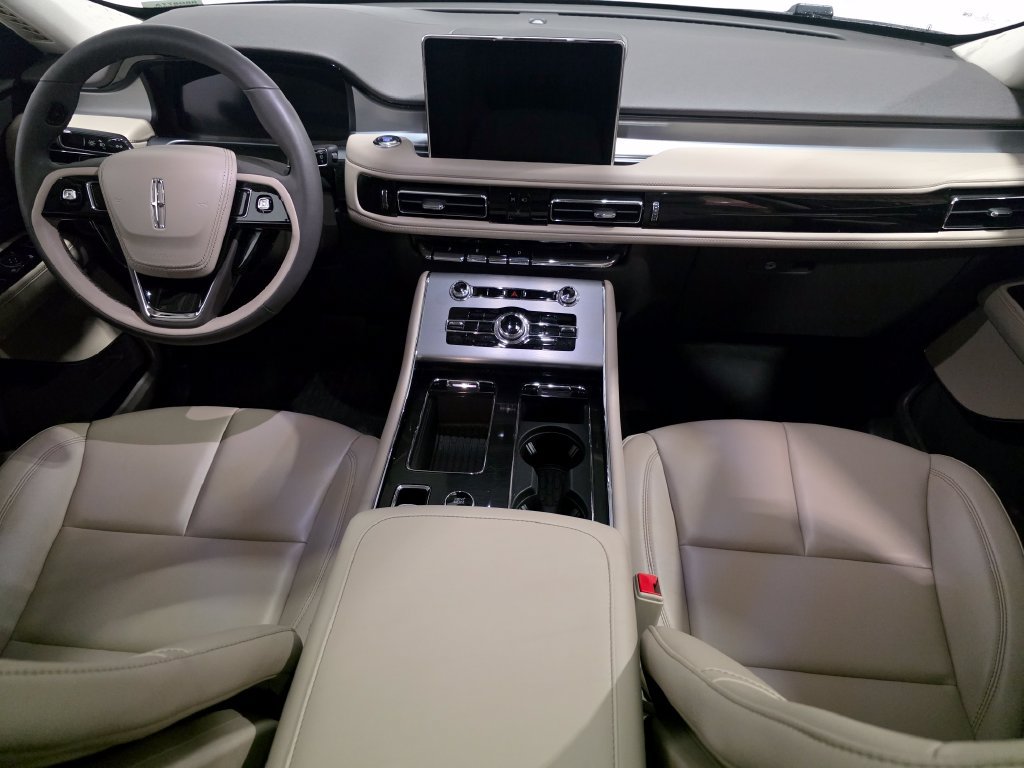 Used 2024 Lincoln Aviator AWD w/ Premium Package image 14