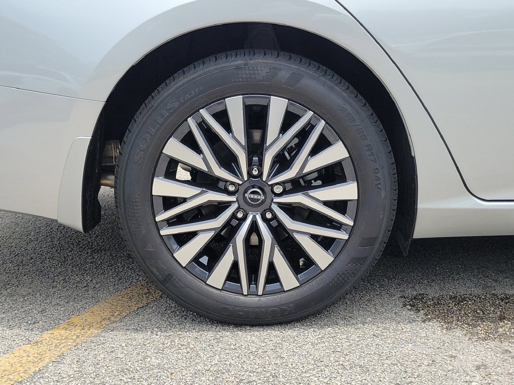 New 2026 Nissan Altima 2.5 SV FWD image 10