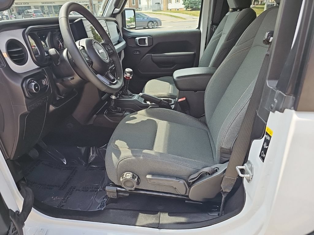 Certified 2025 Jeep Wrangler Sport AWD/4WD image 15