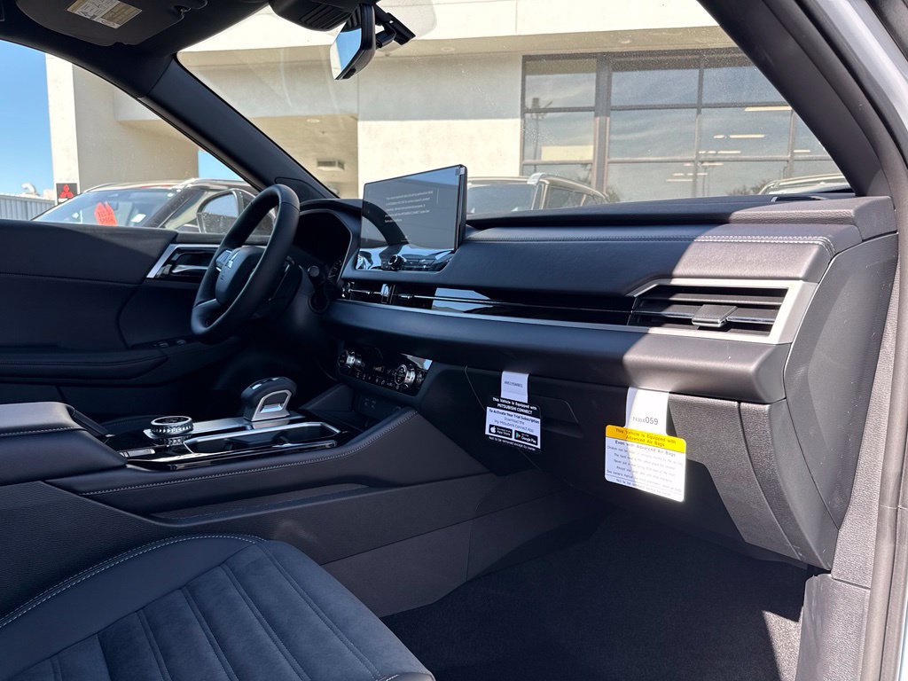 New 2026 Mitsubishi Outlander LE FWD image 17