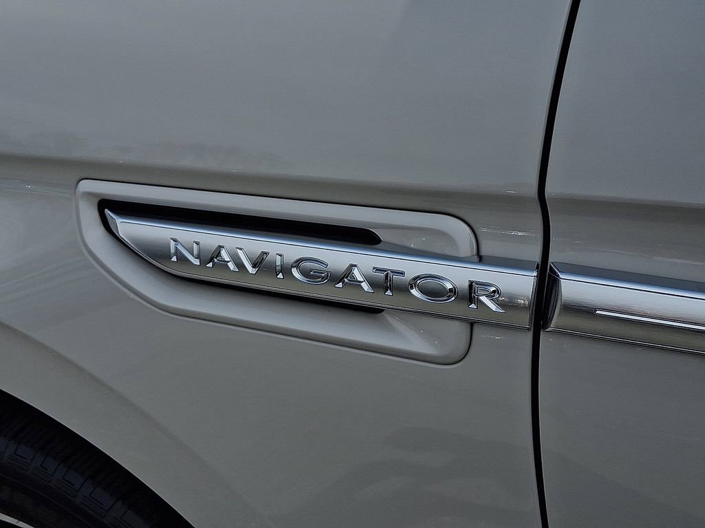 Used 2019 Lincoln Navigator Reserve image 33