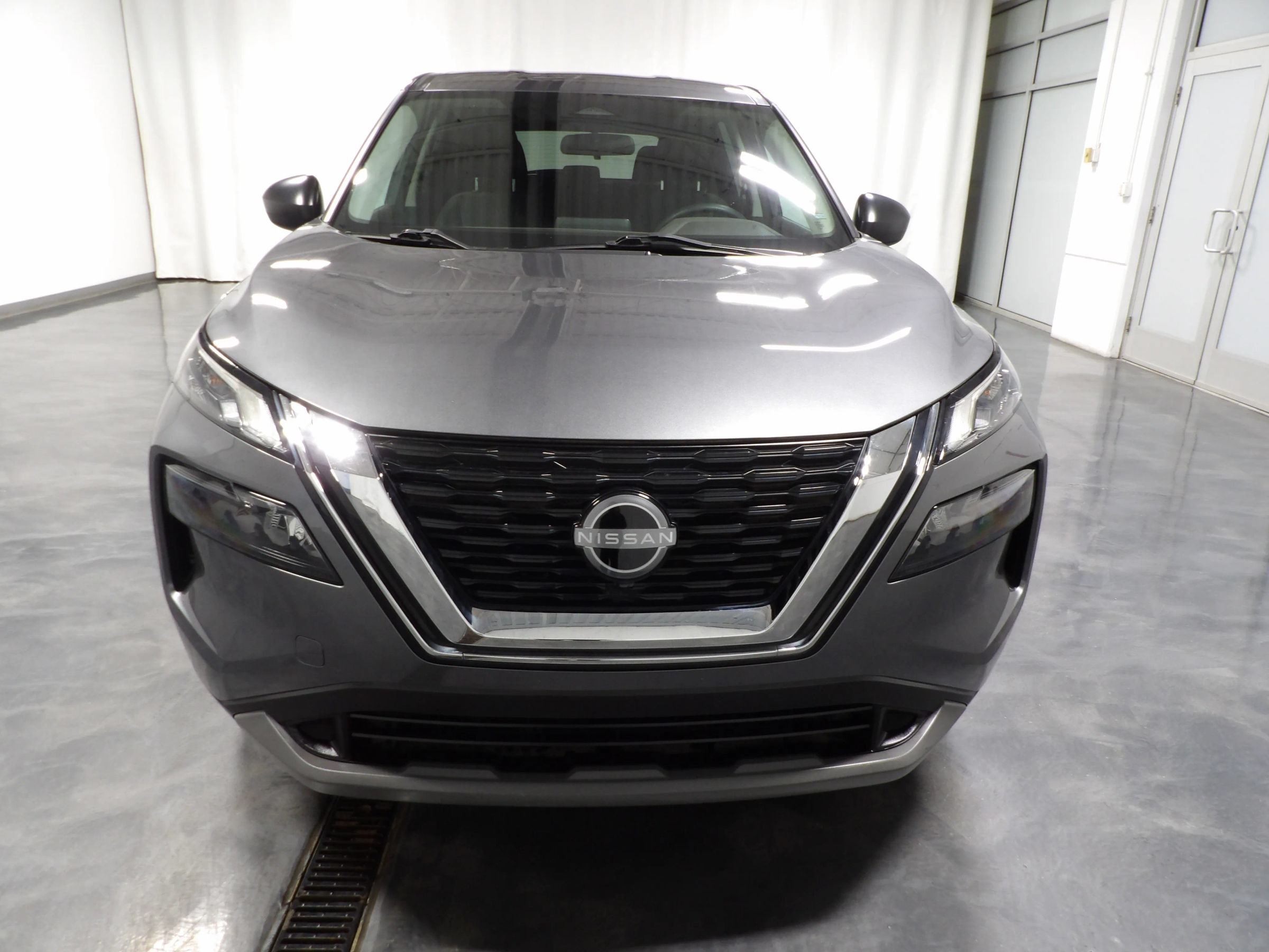 Used 2022 Nissan Rogue S FWD image 3