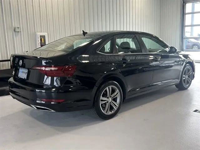 Used 2020 Volkswagen Jetta R-Line w/ R-Line Cold Weather Package FWD image 3