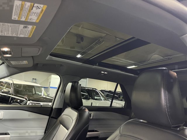 Used 2022 Ford Explorer XLT w/ Equipment Group 202A image 10