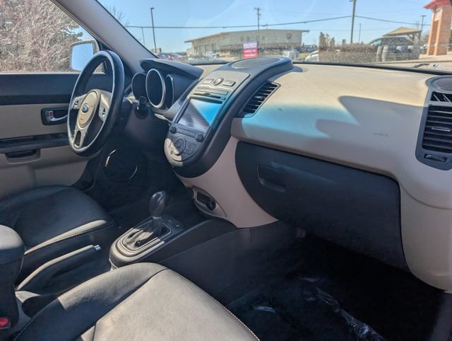 Used 2013 Kia Soul ! w/ Premium Pkg FWD image 23