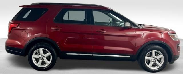Used 2019 Ford Explorer XLT image 10