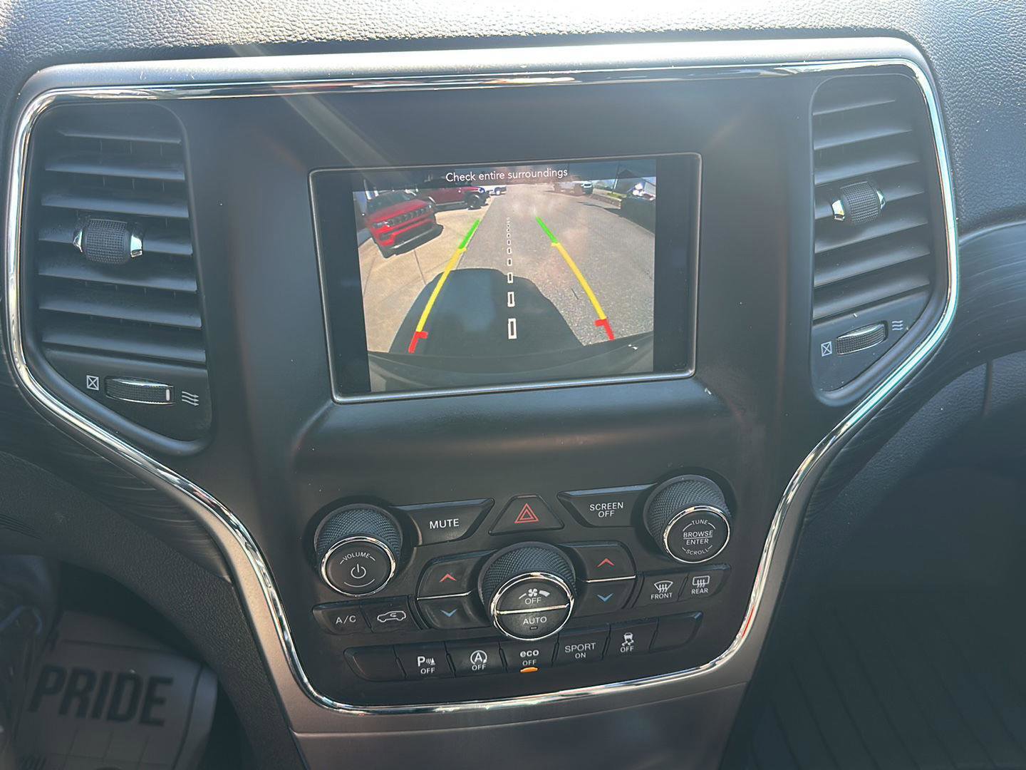 Used 2019 Jeep Grand Cherokee Laredo image 21