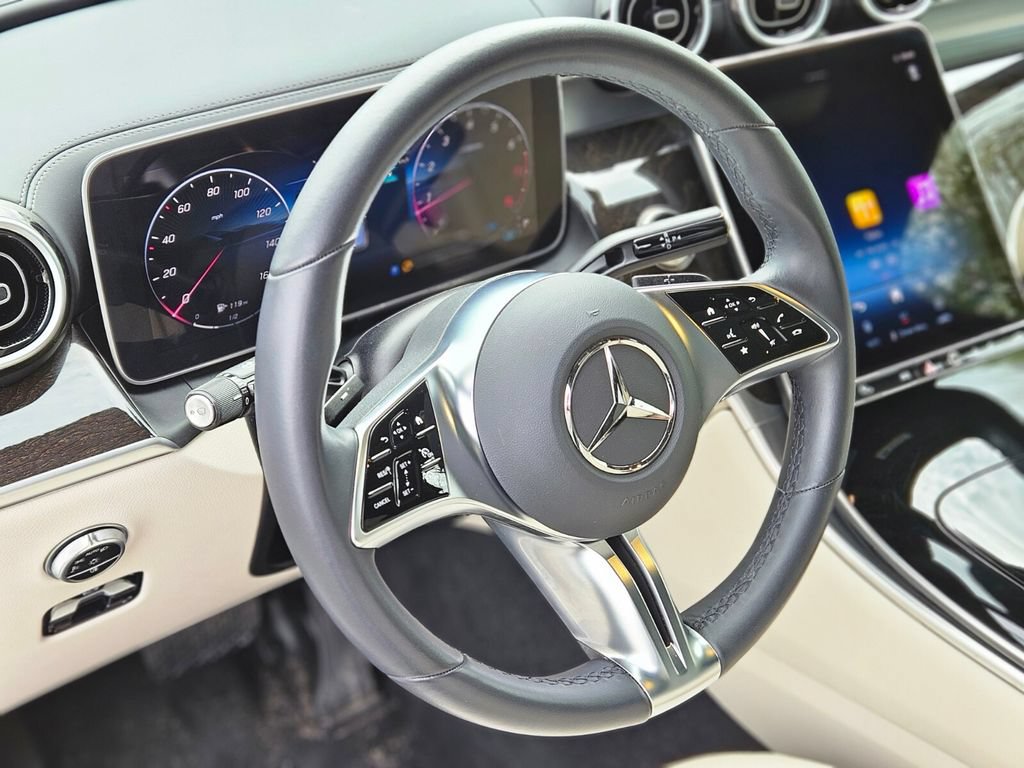 Used 2025 Mercedes-Benz GLC 300 4MATIC image 19