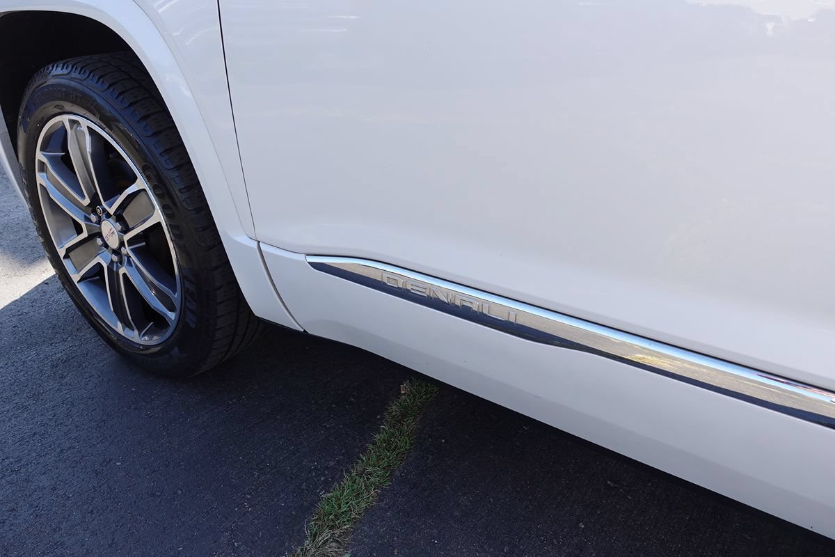 Used 2019 GMC Acadia Denali w/ Technology Package FWD image 13