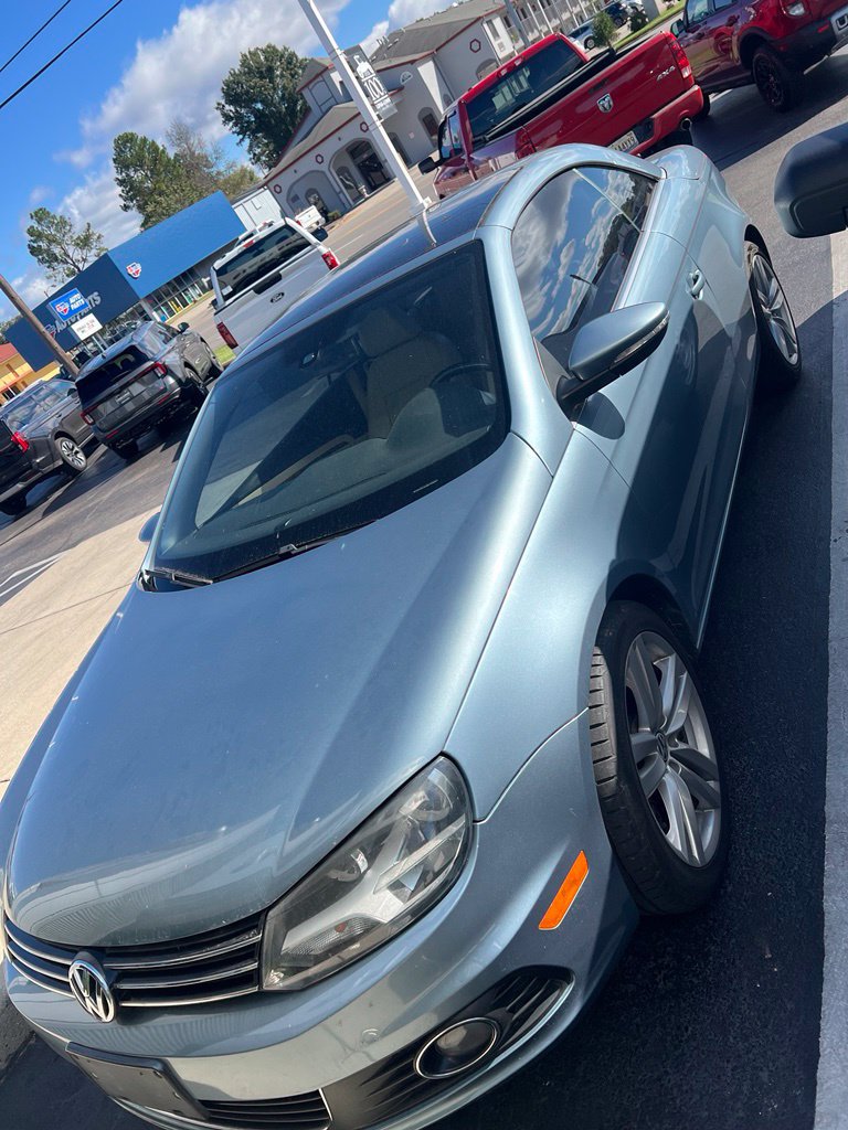 Used 2012 Volkswagen Eos Executive FWD image 1