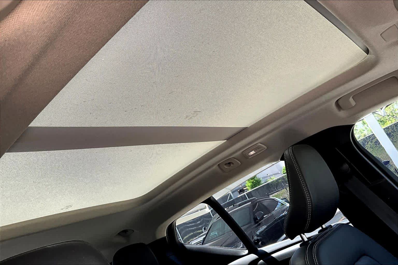 Used 2024 Volvo XC40 B5 Ultimate image 14