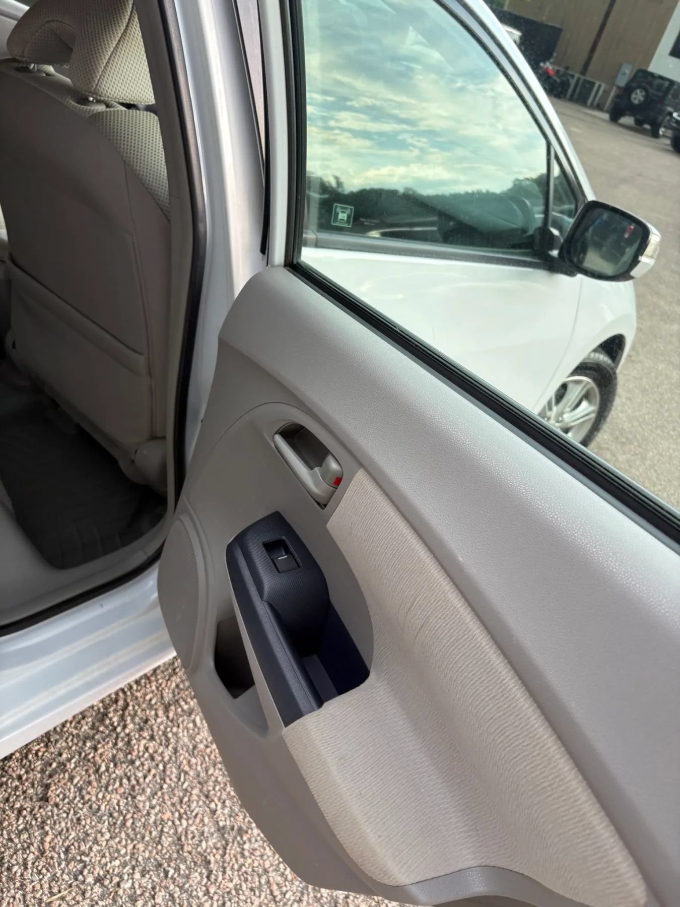 Used 2010 Honda Insight EX image 32