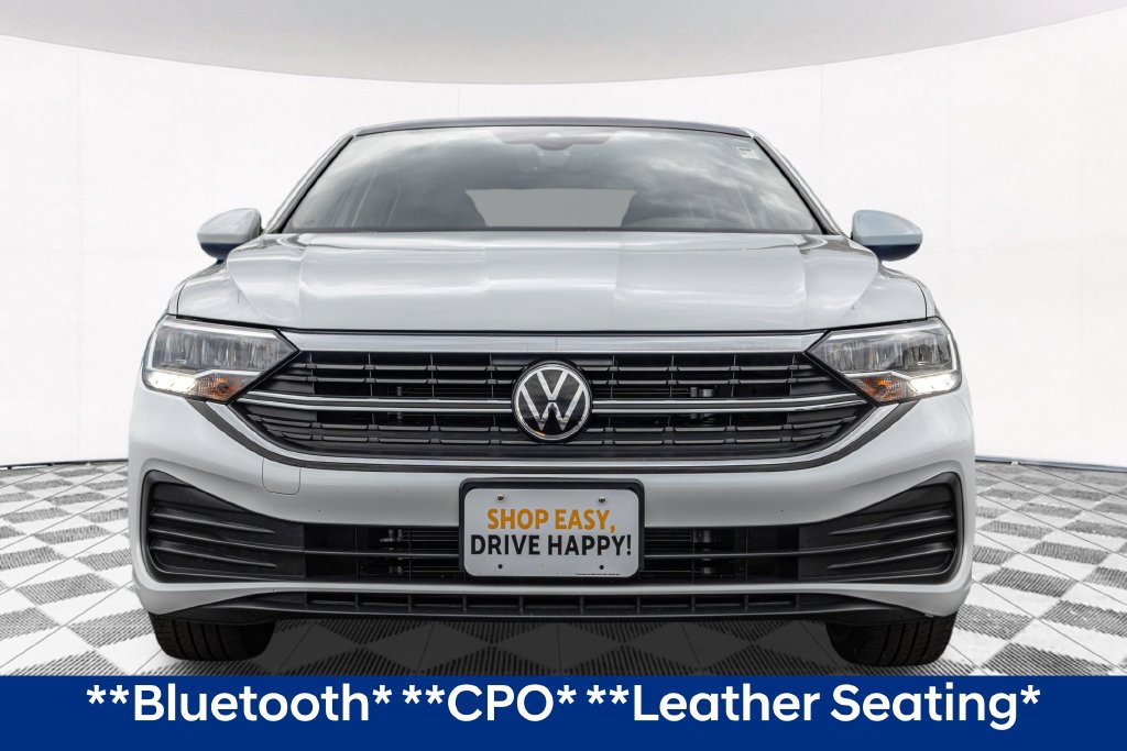 Certified 2023 Volkswagen Jetta SE w/ Panoramic Sunroof Package FWD image 5