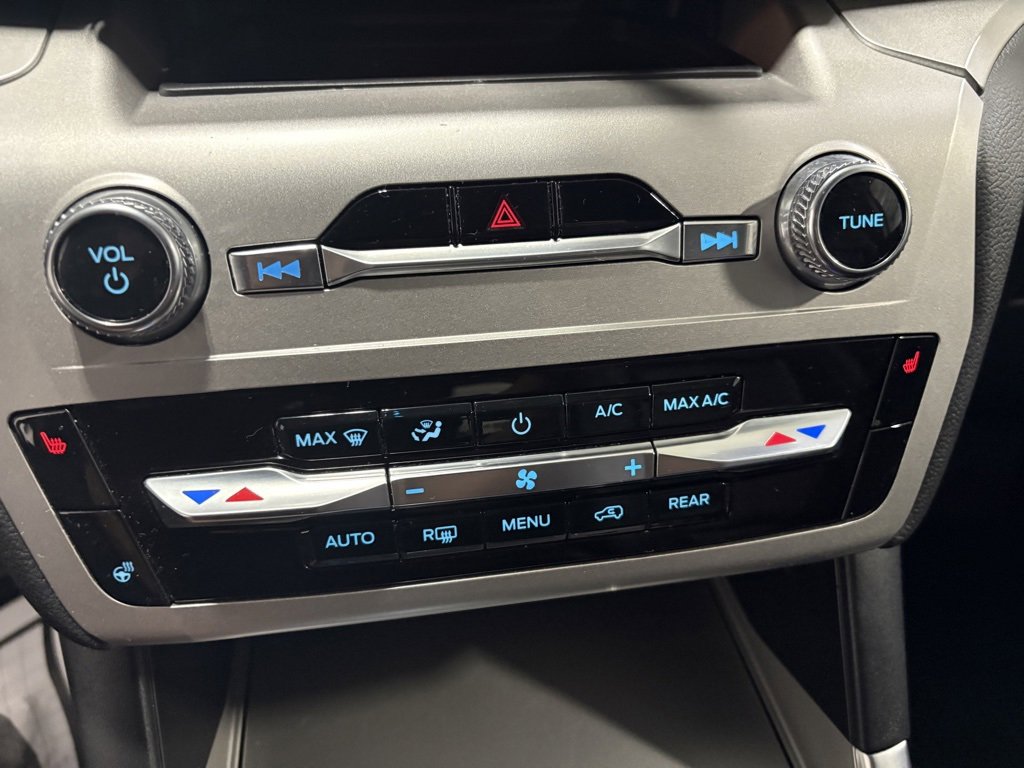 Used 2022 Ford Explorer XLT w/ Equipment Group 202A image 16