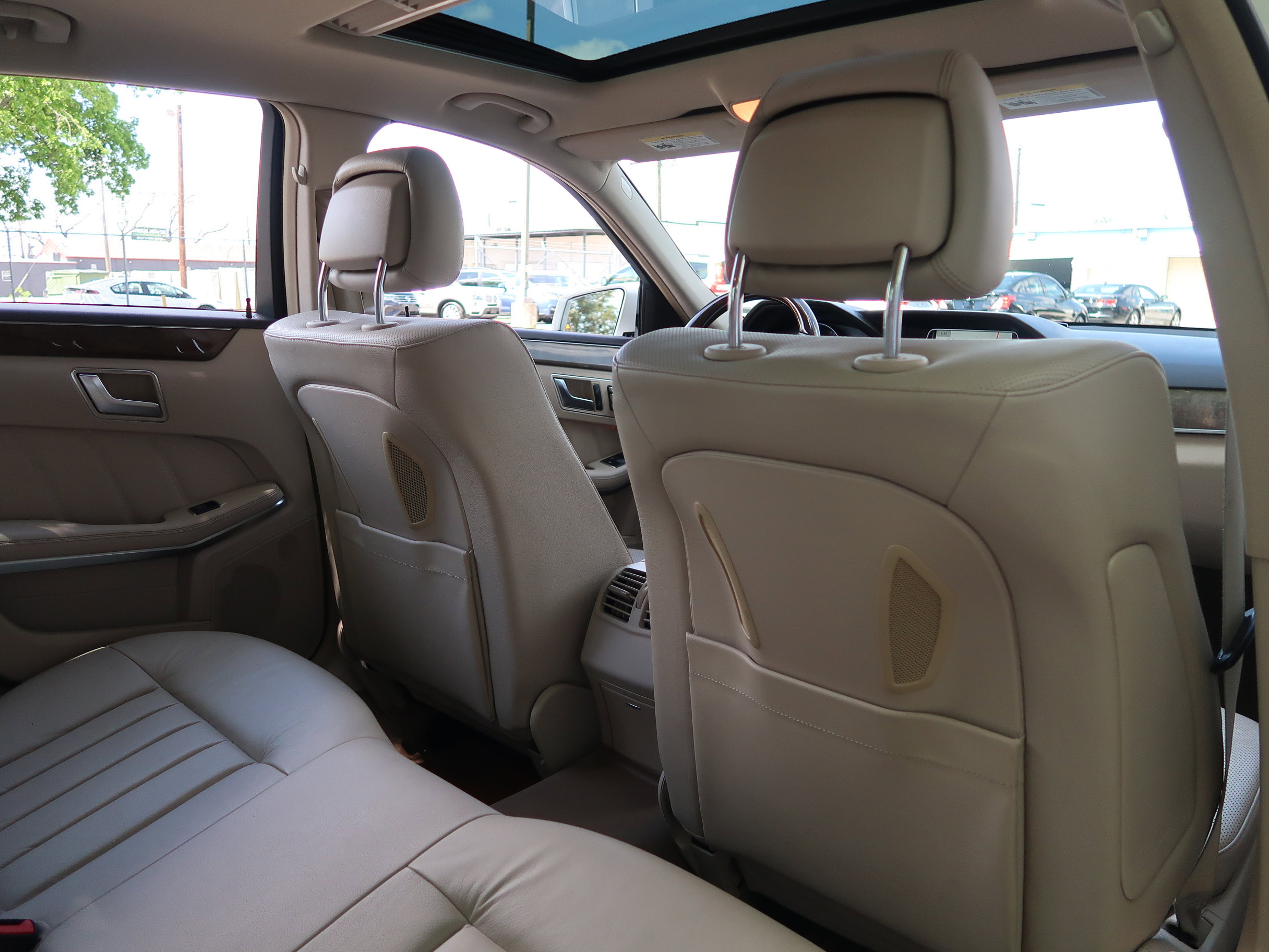 Used 2014 Mercedes-Benz E 550 4MATIC Sedan image 39