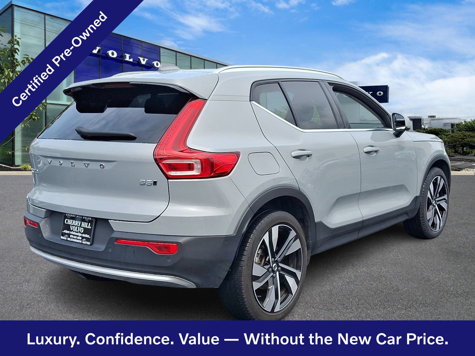 Certified 2024 Volvo XC40 B5 Plus w/ Protection Package Premier AWD/4WD image 7