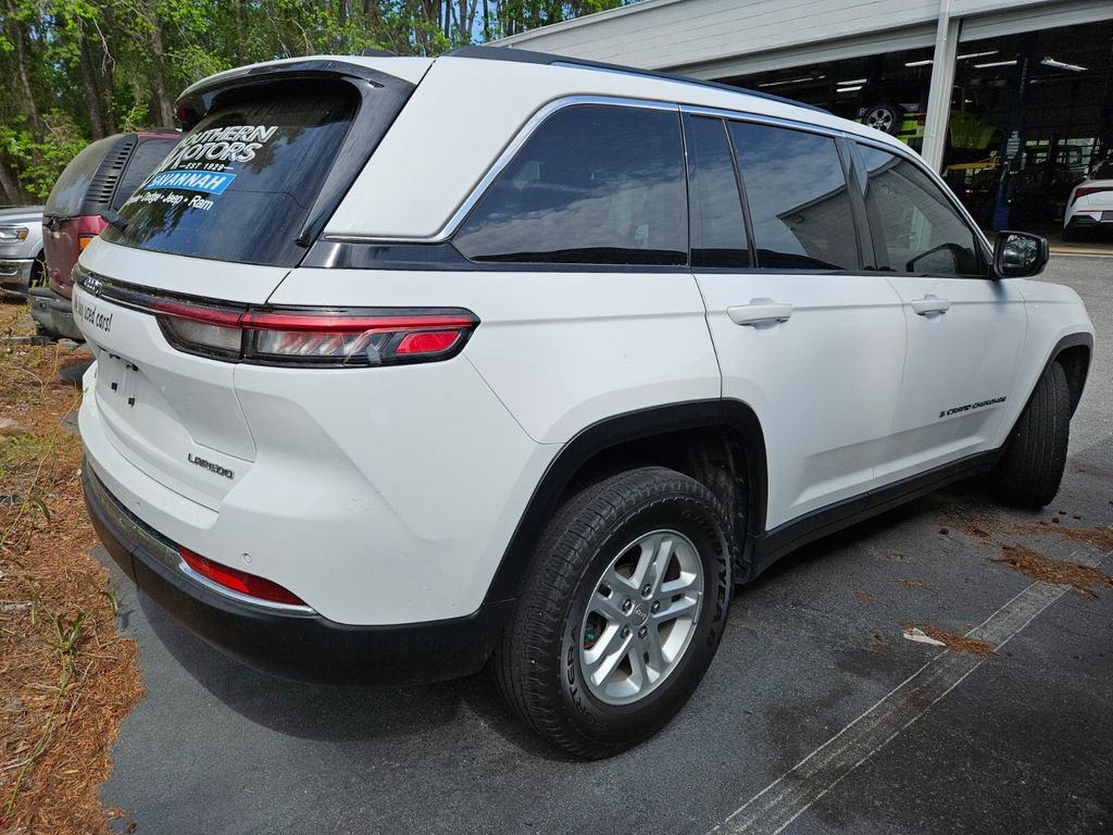 Used 2023 Jeep Grand Cherokee Laredo w/ Luxury Tech Group I image 6