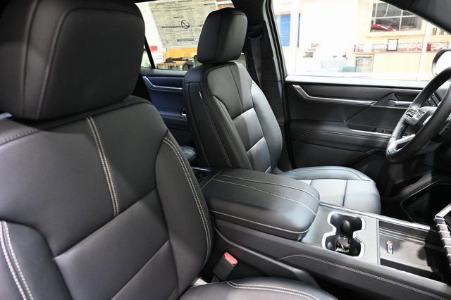 New 2026 GMC Acadia Elevation w/ Black Edition FWD image 8