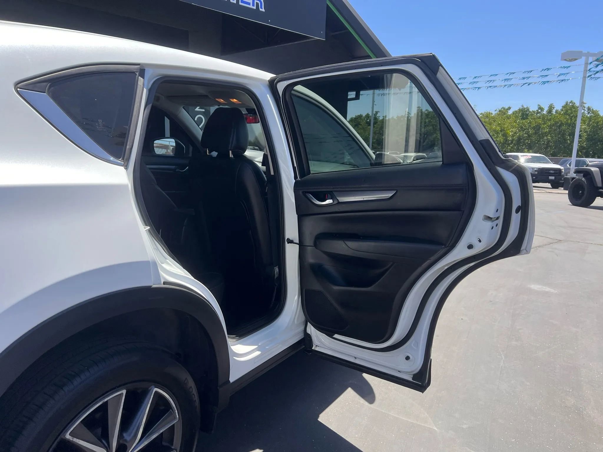 Used 2018 MAZDA CX-5 Touring image 14