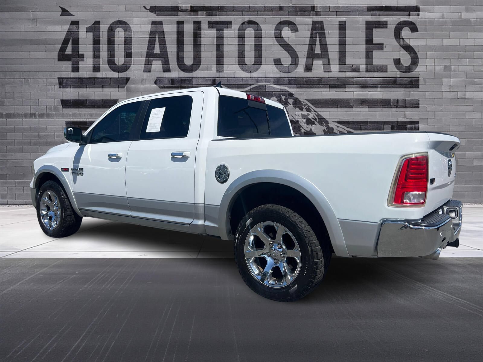 Used 2018 RAM 1500 Laramie AWD/4WD image 11