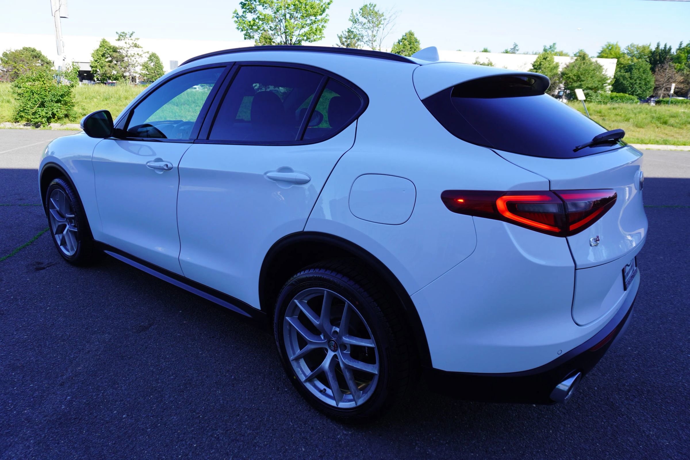 Used 2018 Alfa Romeo Stelvio Sport w/ Quick Order Package 22J Sport AWD/4WD image 5