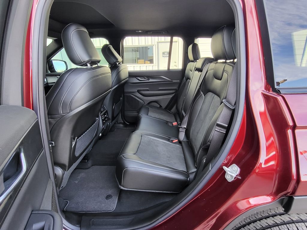 New 2025 Jeep Grand Cherokee Altitude RWD image 22