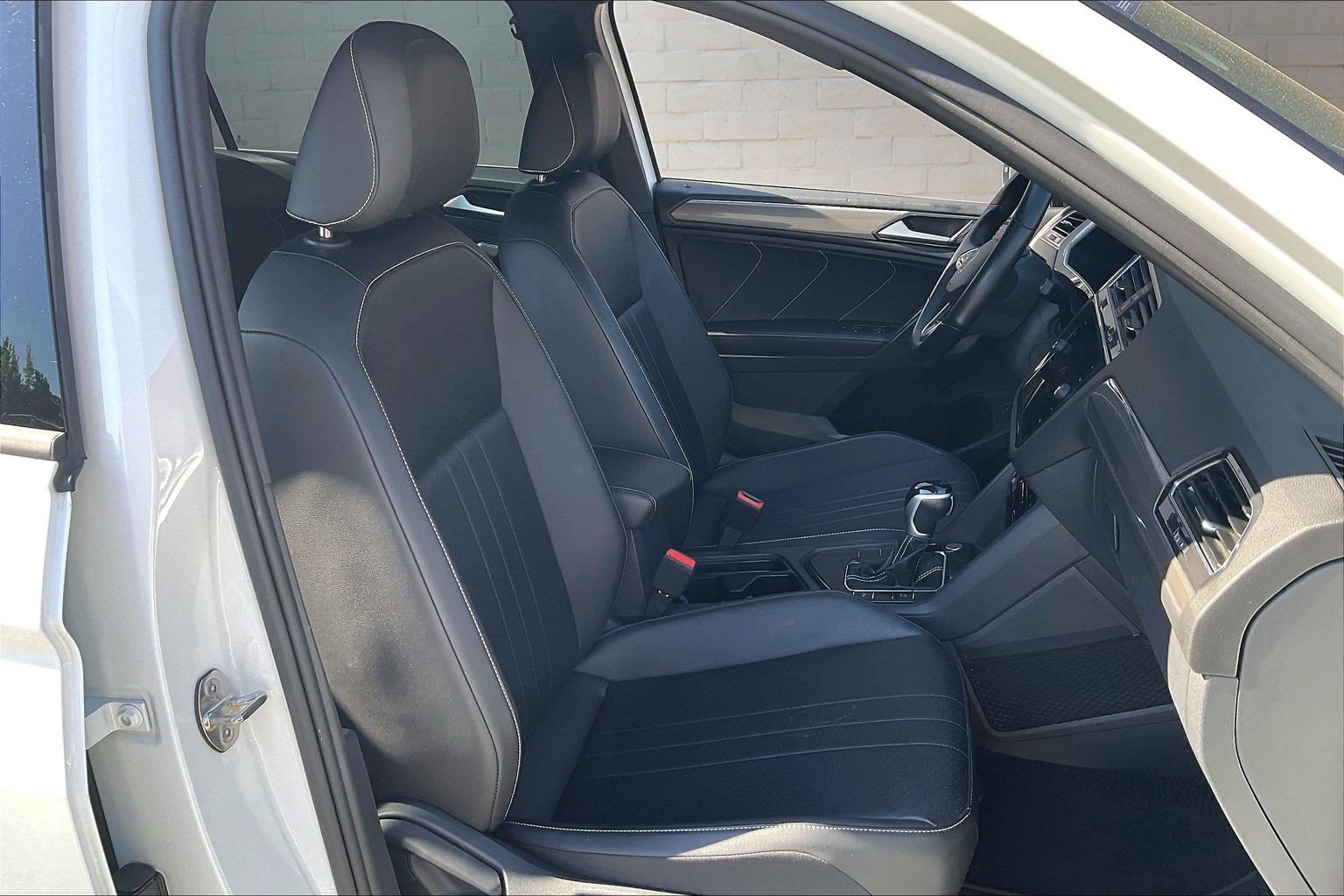 Certified 2022 Volkswagen Tiguan SE R-Line FWD image 6