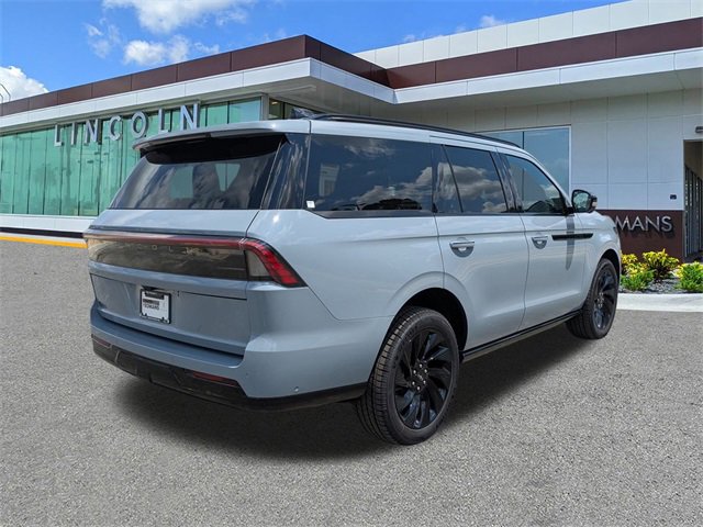 New 2025 Lincoln Navigator Reserve w/ Jet Appearance Package image 4