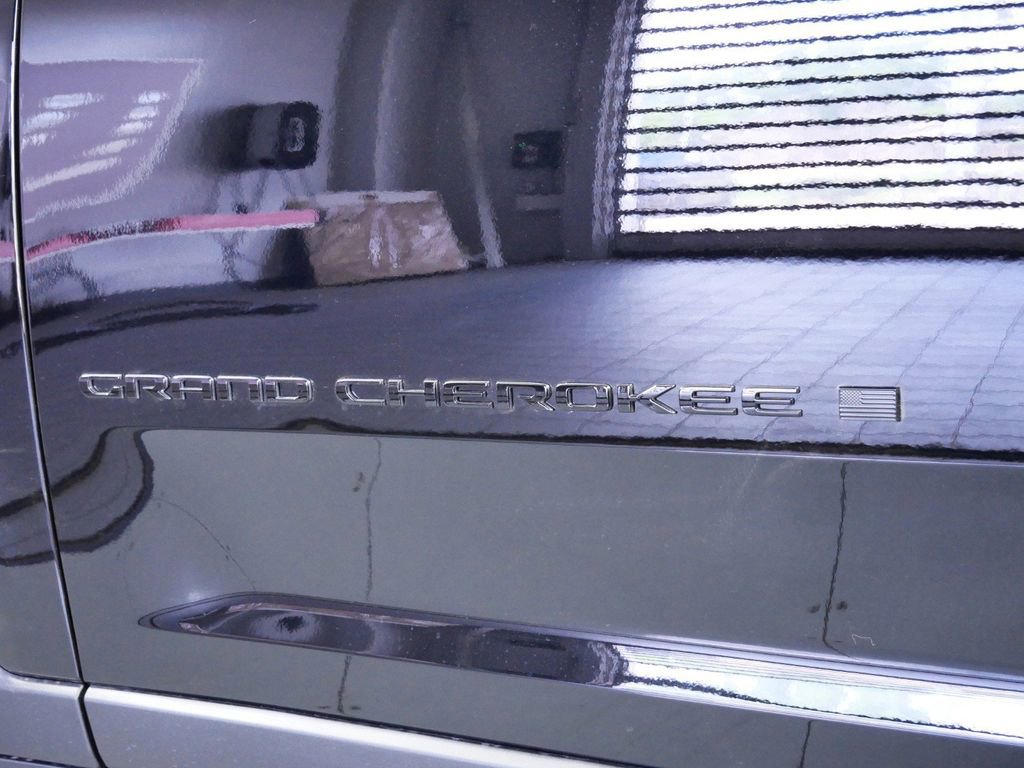 Certified 2024 Jeep Grand Cherokee Altitude image 18