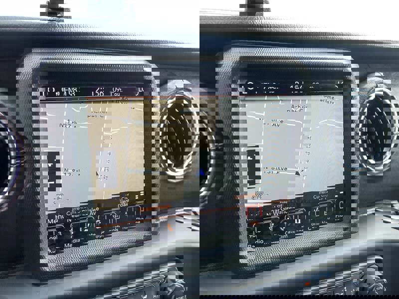 Used 2018 Jeep Wrangler Unlimited Sahara image 17