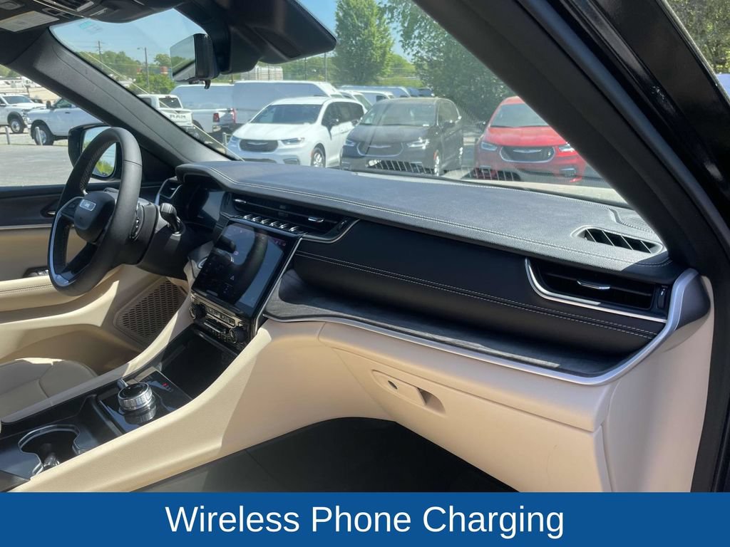 Certified 2025 Jeep Grand Cherokee Limited w/ Luxury Tech Group II AWD/4WD image 15
