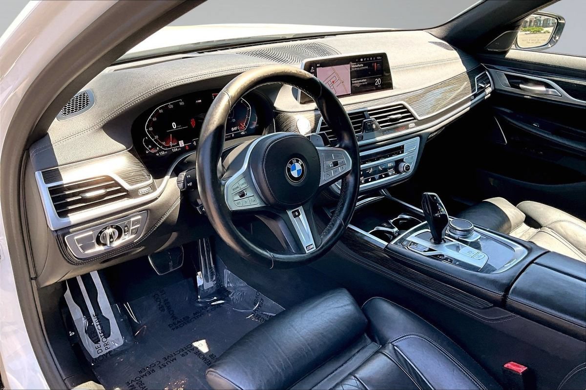 Used 2021 BMW 750i xDrive w/ M Sport Package AWD/4WD image 11