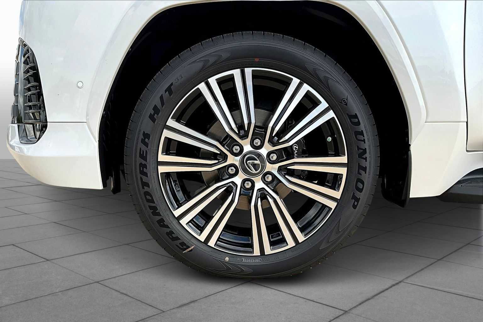 New 2025 Lexus LX 700h Luxury image 11